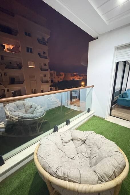 Le balcon de L'Escale au crépuscule