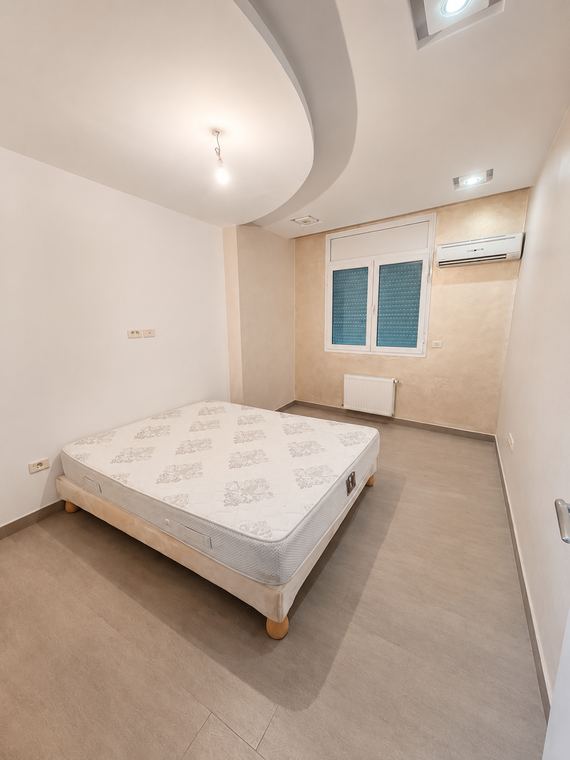 Seconde chambre, dégagement vers la salle d'eau